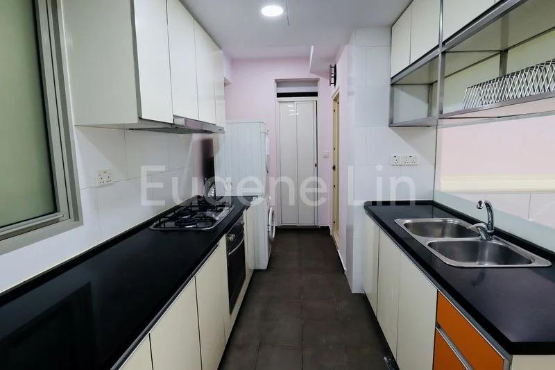 3 Bed Condo for Rent in  The Calrose - Image 9